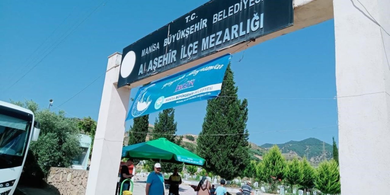 Kabir ziyareti yapan vatandaşlara büyükşehirden sıcak karşılama