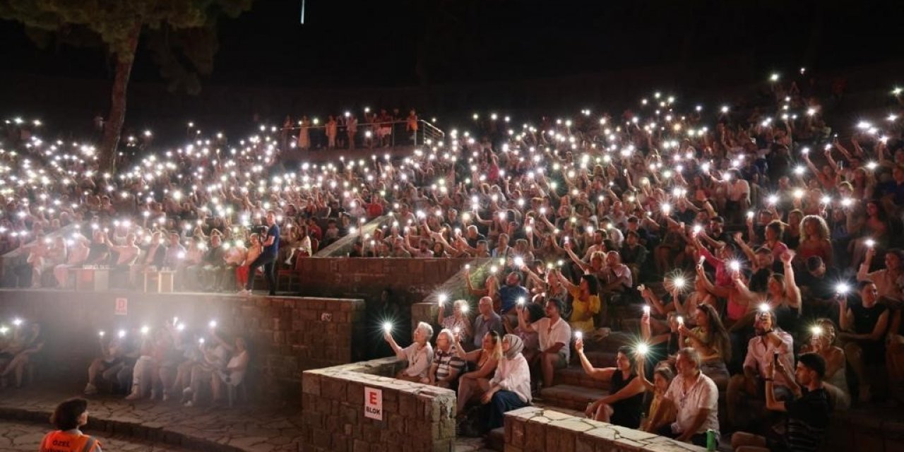 Ünlü sanatçı Marmaris’i coşturdu