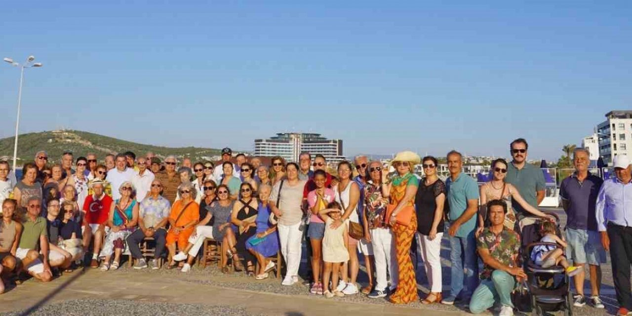 Çeşme’de 74 yıllık geleneksel bayramlaşma