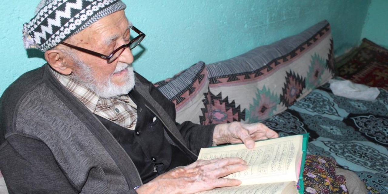 105 yaşındaki ‘Mehmet Amca’ yaşantısıyla gençlere örnek oluyor