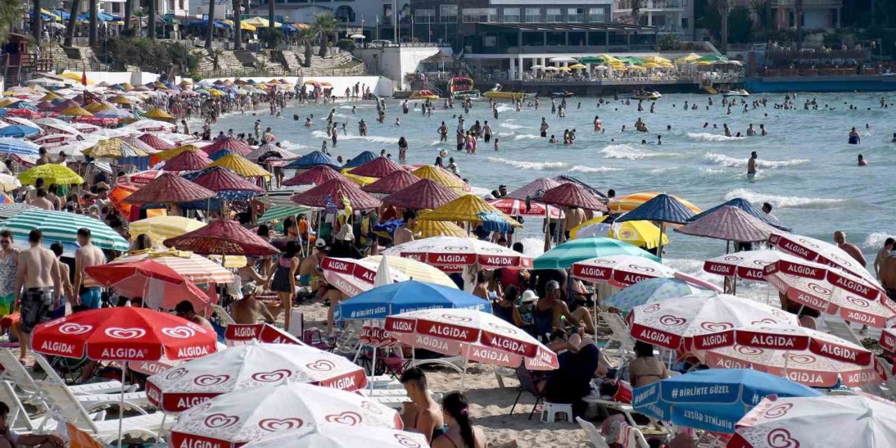Kuşadası’na tatilci akını