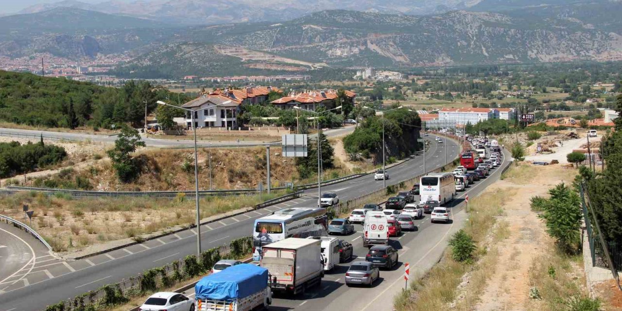 Araç kuyruğunun ucu sonu yok