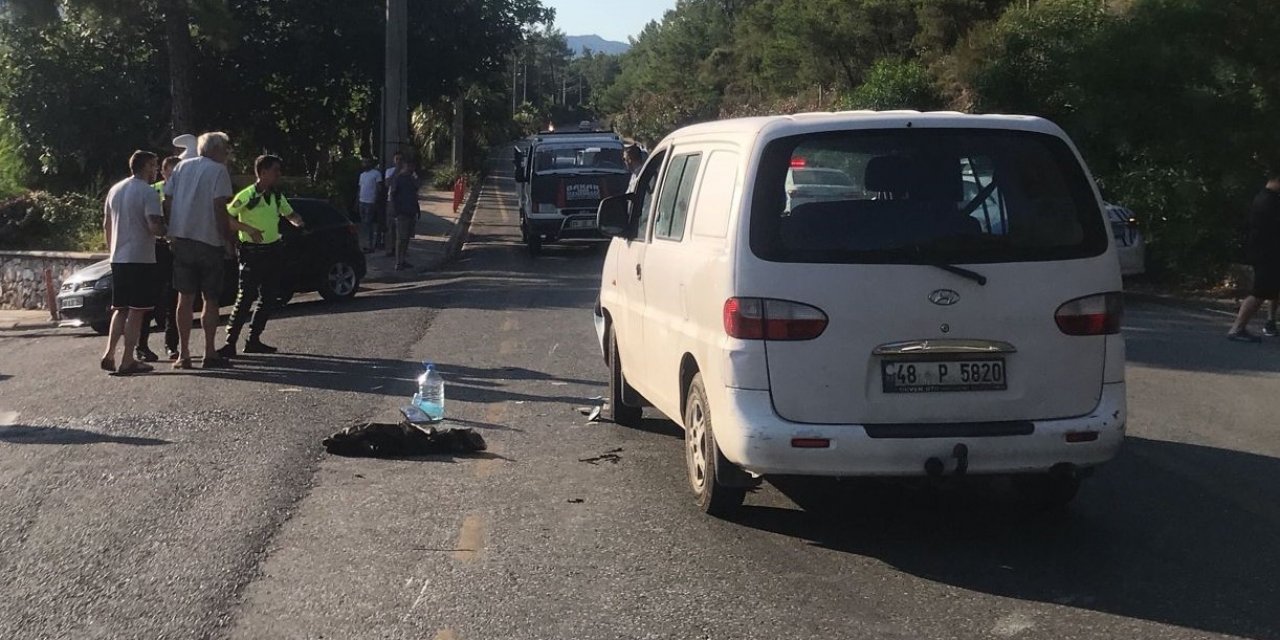 Motosiklet ile minibüs çarpıştı: 1 ölü, 1 yaralı