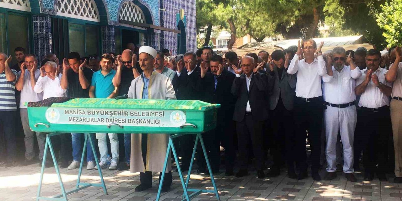 Kazada ölen genç öğretmen Turgutlu’da toprağa verildi