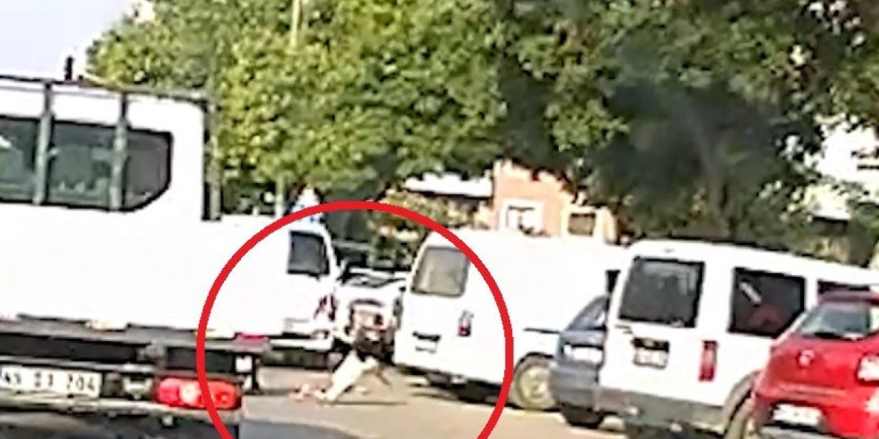 Dikkatsiz motosikletli kız çocuğuna çarptı