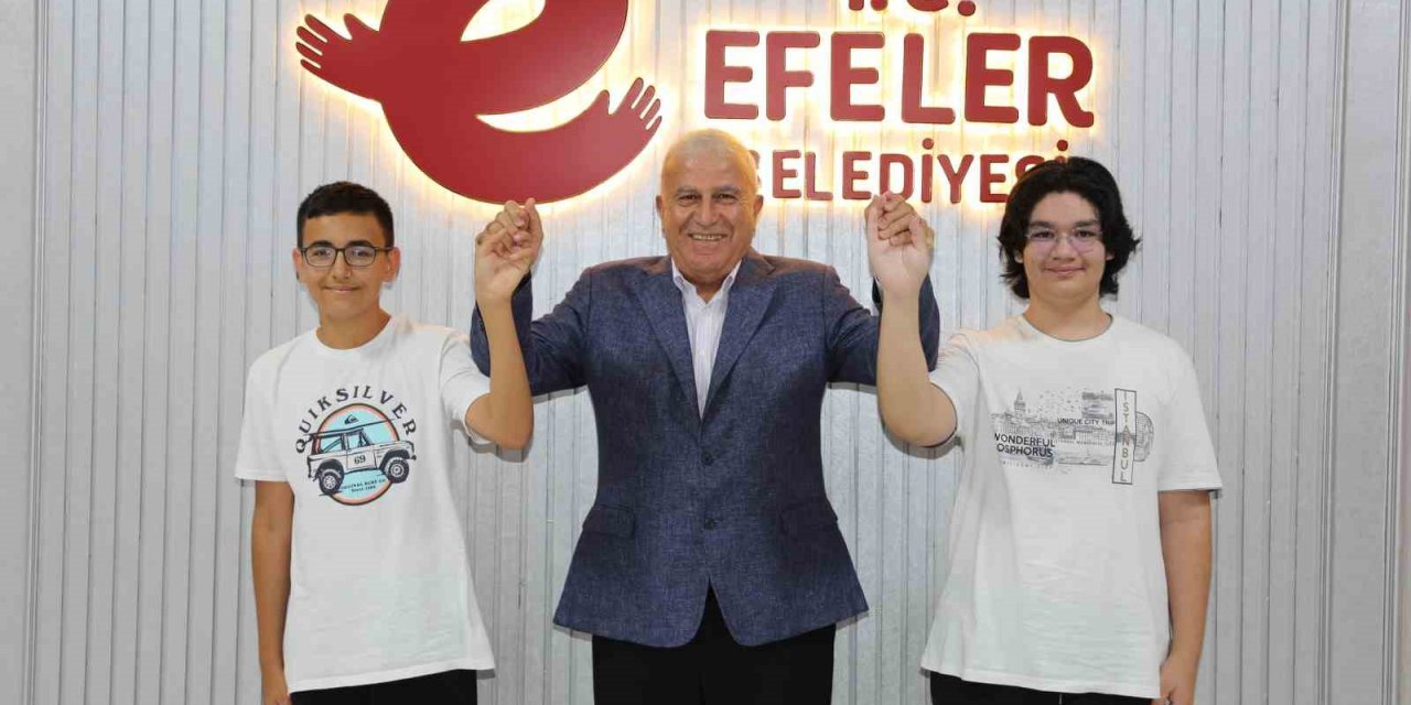 Başkan Atay şampiyon öğrencilerle buluştu