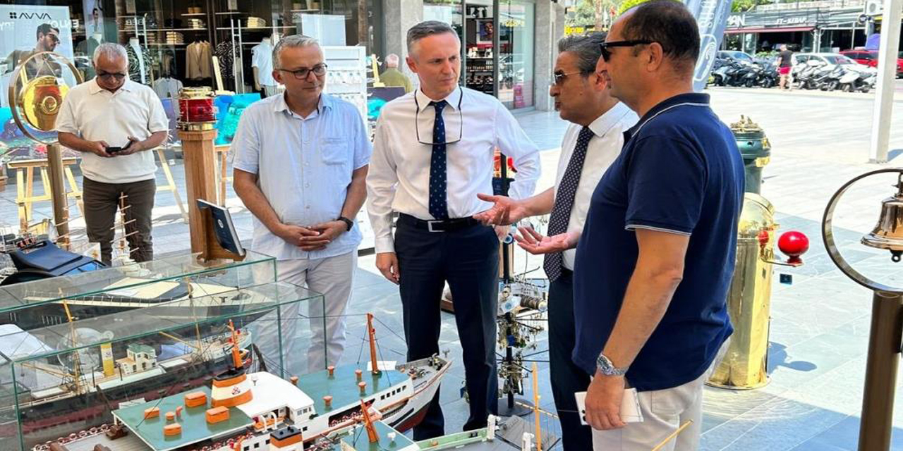 Kuşadası’nda Su Üstünde’nin standı yoğun ilgi gördü