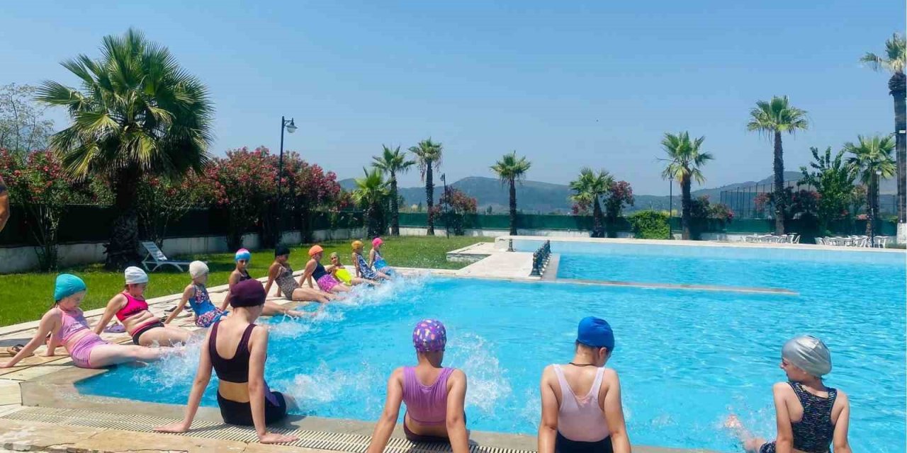 Germencik Belediyesi Hayrettin Öner Sosyal Tesisleri Havuzları sezona başladı