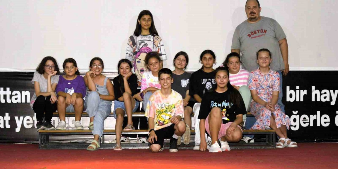 Çine’de geleceğin tiyatrocuları yetiştiriyor