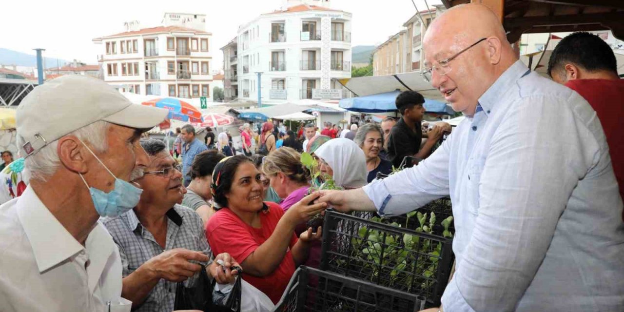 Menteşe Belediyesi ata tohumlarından üretilen 10 bin sebze fidesi dağıttı