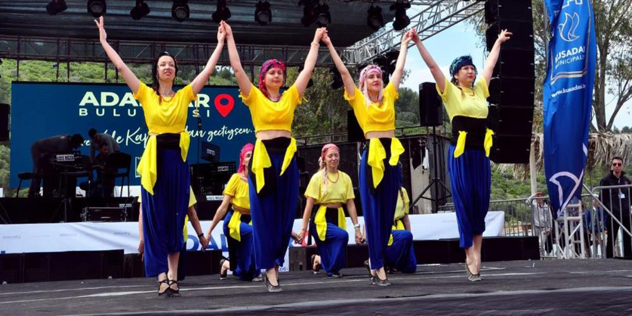 Ukraynalı savaş mağduru kadınlar kurdukları dans grubu ile hayata yeniden tutundu