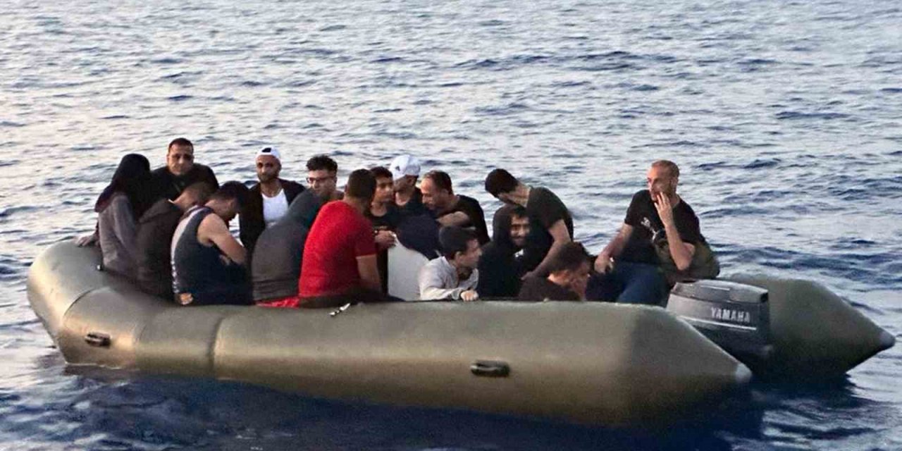 Datça’da 16 düzensiz göçmen kurtarıldı