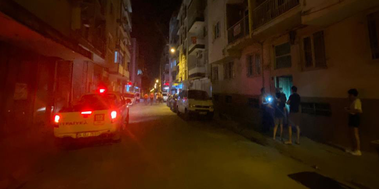 Apartmanı saran koku vatandaşları sokağa döktü