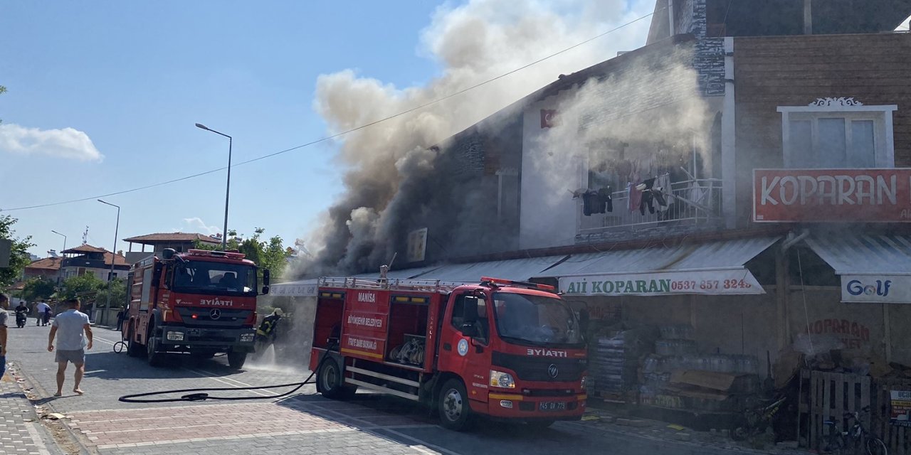 Markette çıkan yangın maddi hasara neden oldu