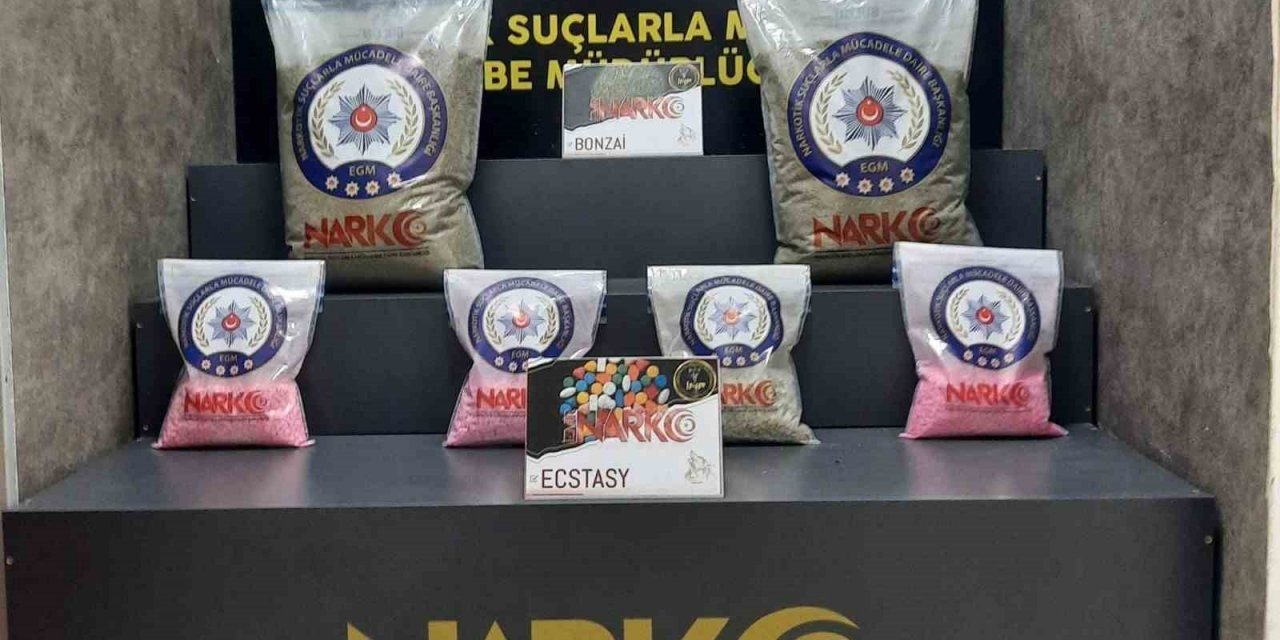 İzmir polisi yüklü miktarda bonzai ve ecstsy hap ele geçirdi