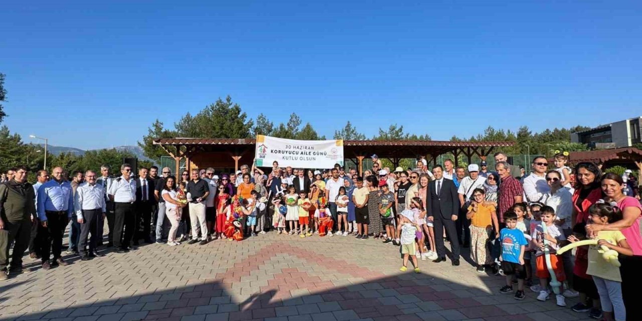 Vali Tavlı koruyucu aileler ile bir araya geldi