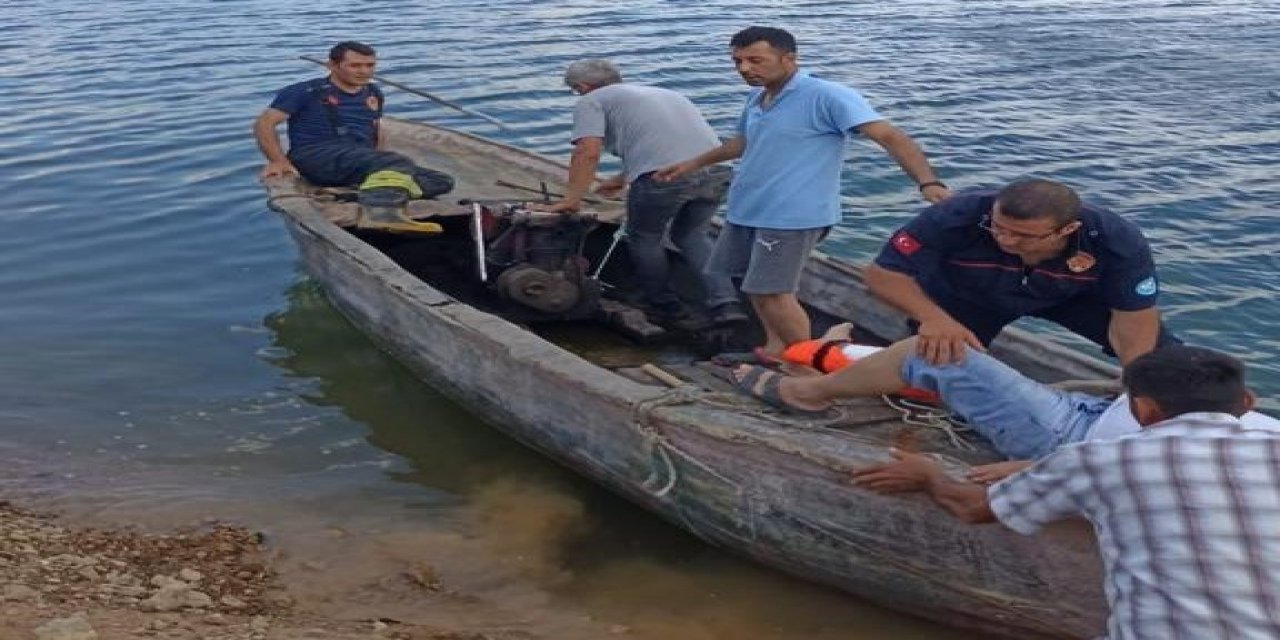 Kayalıklardan düştü, kayıkla kurtarıldı