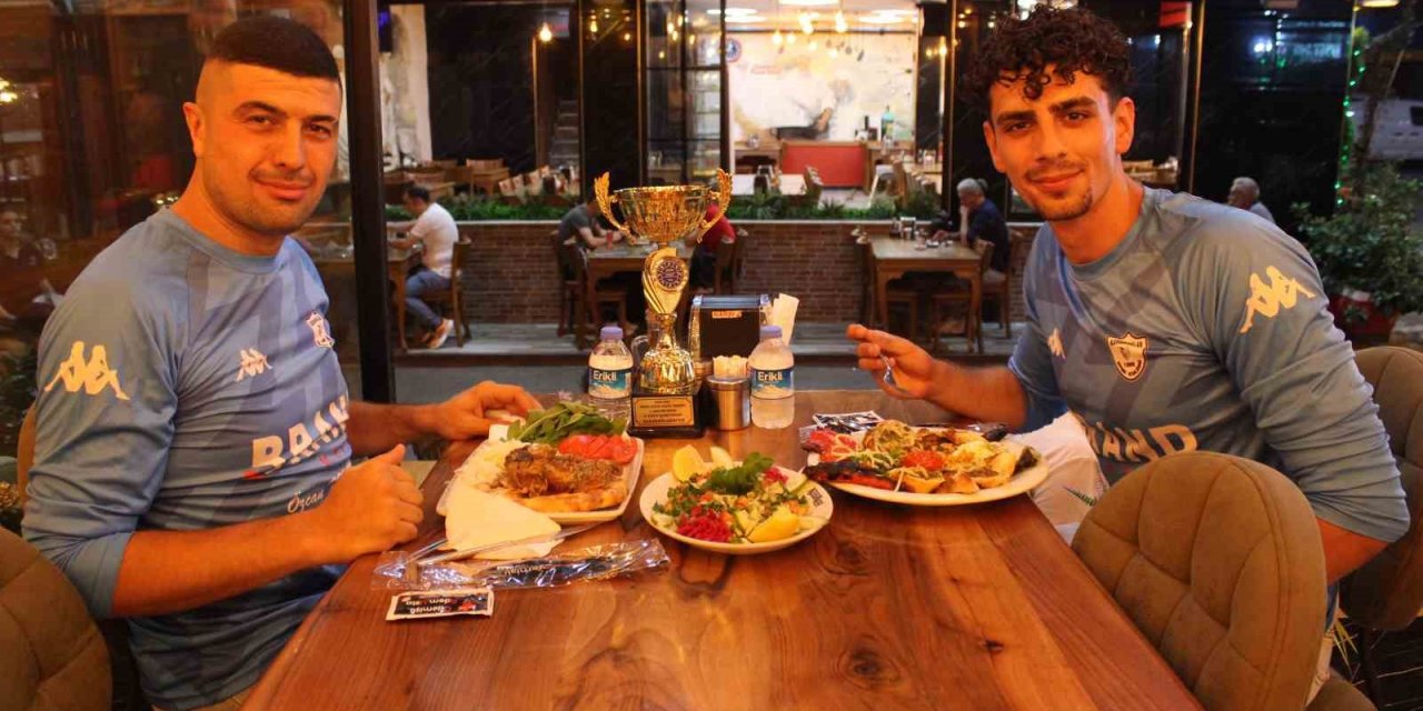 Kelle paça düşkünü kaleci, şimdi de beyti karşılığı anlaştı