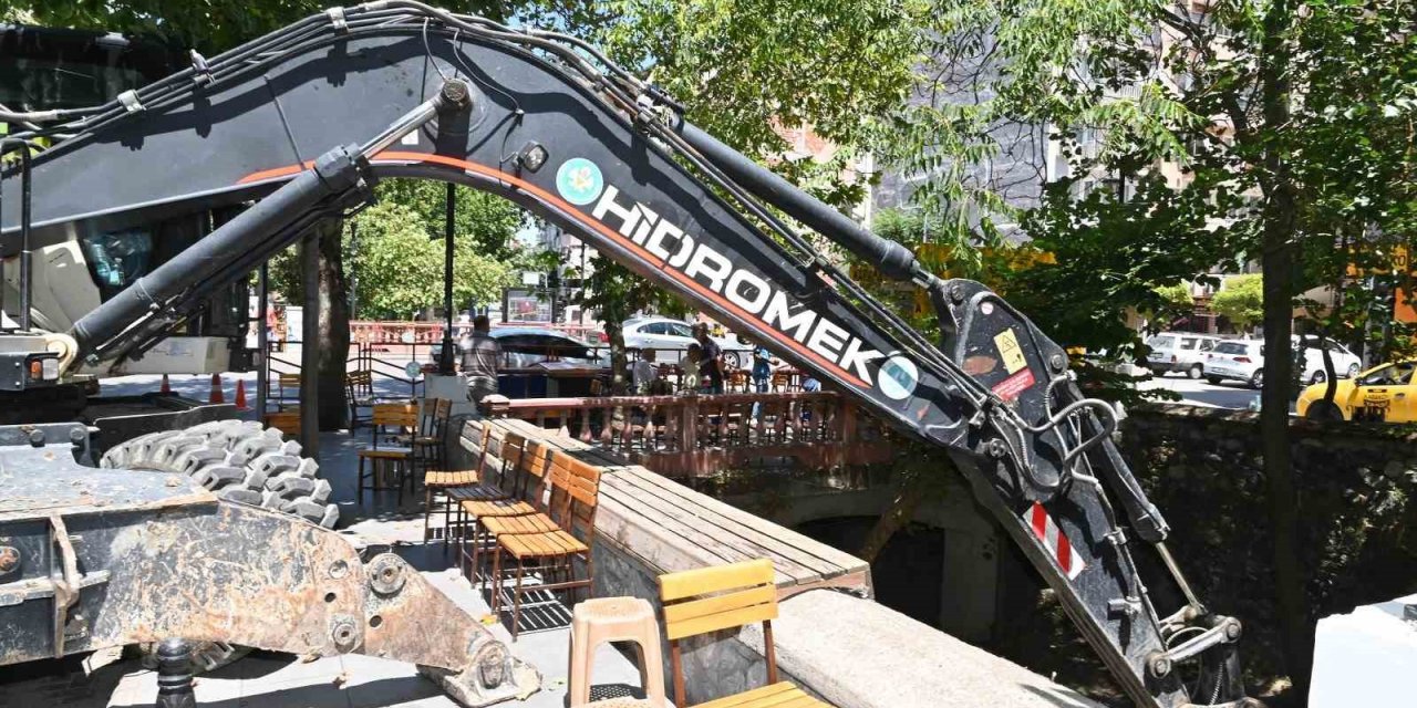 Çaybaşı Deresi temizleniyor