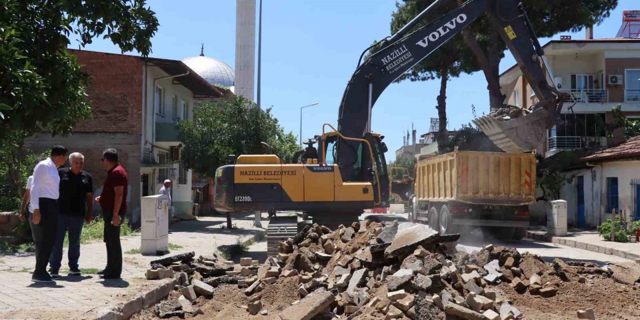 Nazilli Belediyesi yolları bir bir yeniliyor