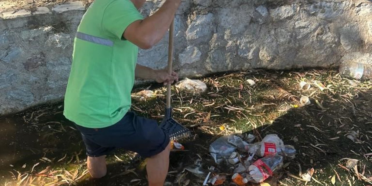 Marmaris’teki derelerde temizlik mesaisi sürüyor