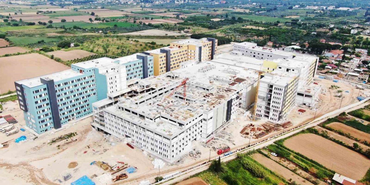 Aydın Şehir Hastanesi yolu ’düzeltme’ bekliyor