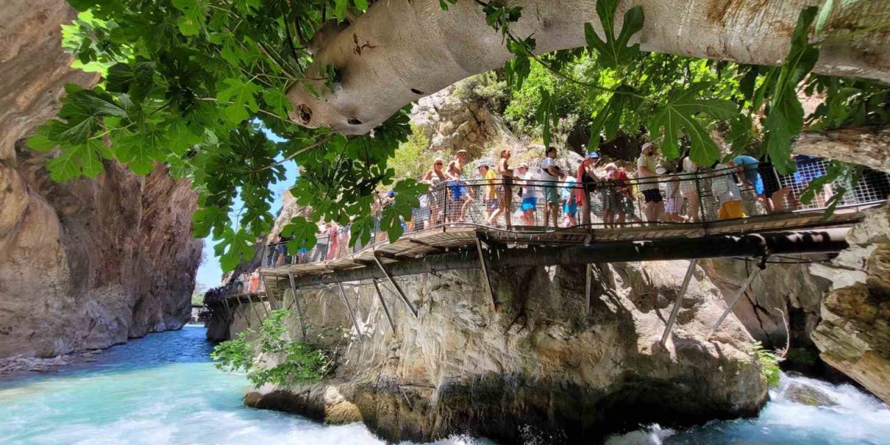 Saklıkent Kanyonu binlerce misafiri ağırlıyor