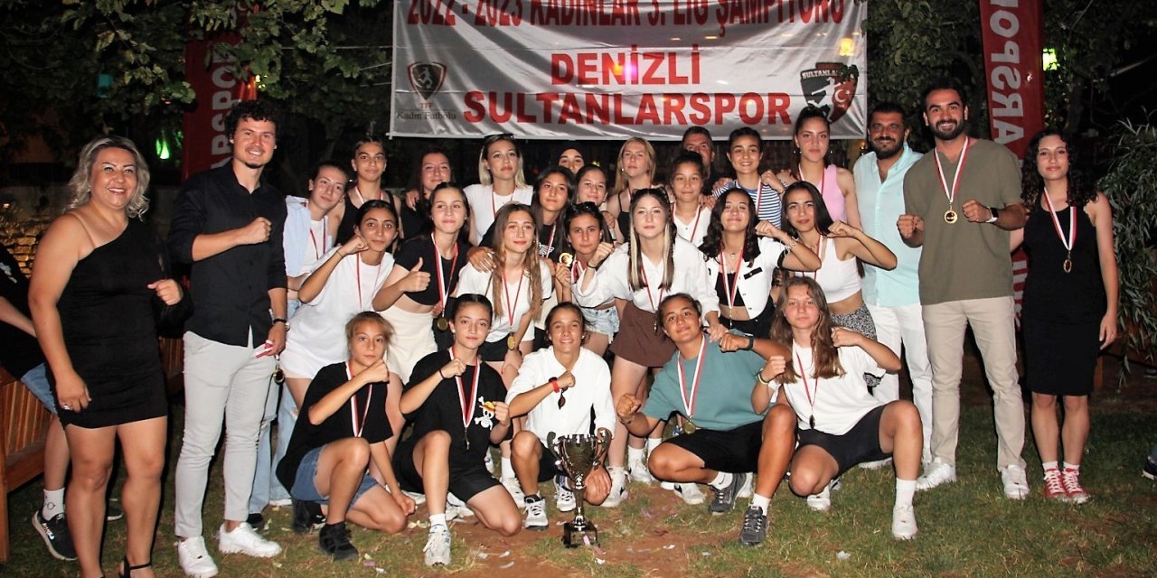 Denizli’nin Sultanları şampiyonluğu kutladı