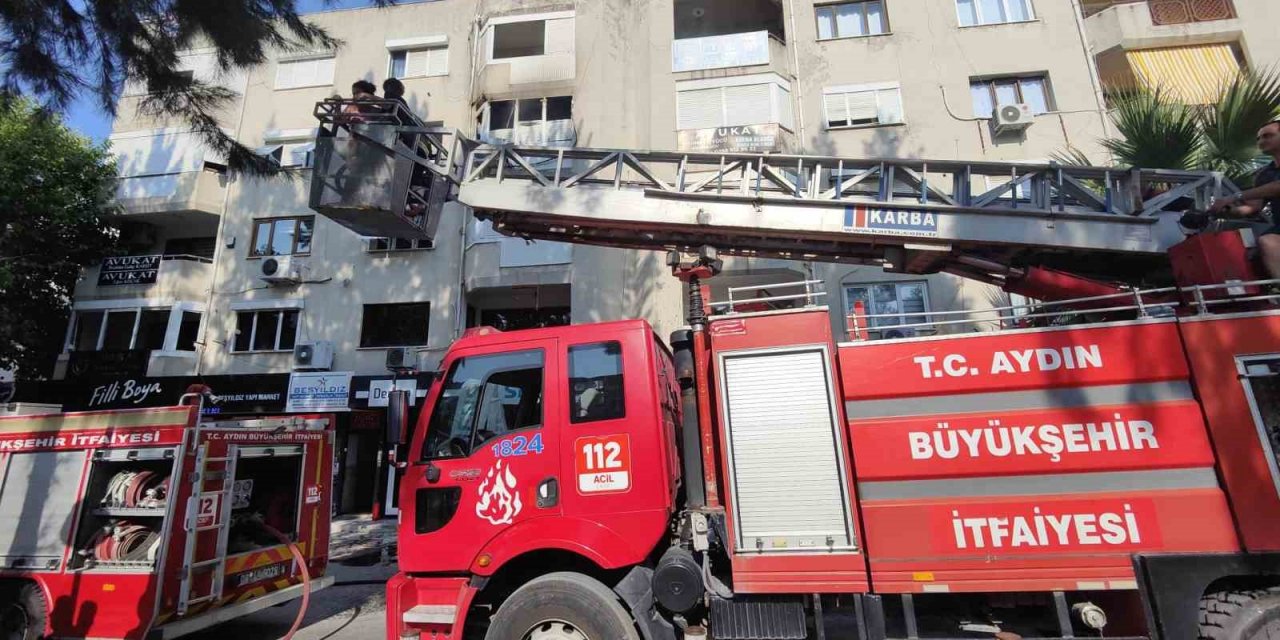 Binadaki yangında mahsur kalanları itfaiye kurtardı