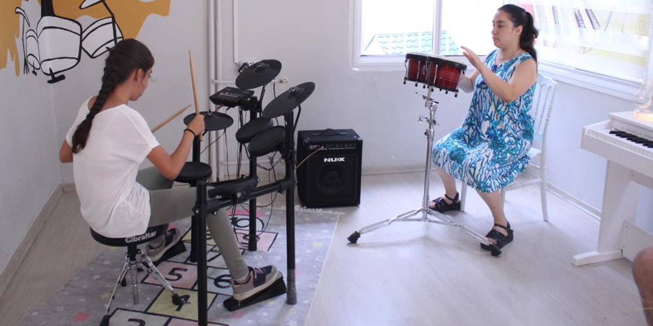 "Okuyamazsın" dediler, okuduğu okula öğretmen oldu