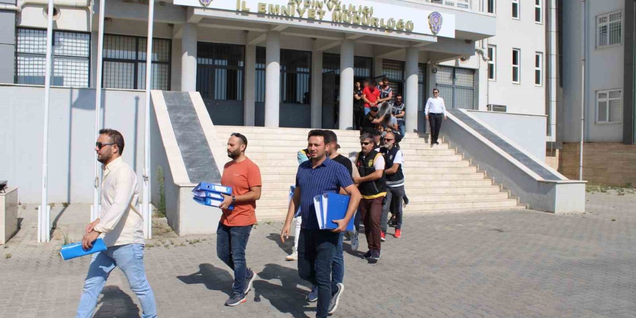 125 depremzedeyi dolandıran 14 şüpheli adliyeye sevk edildi