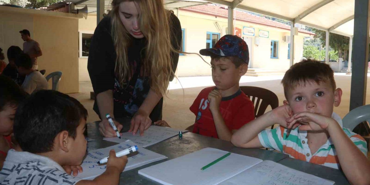 Amerika’dan geldiler, tüm imkanlarını köydeki çocuklar için seferber ettiler