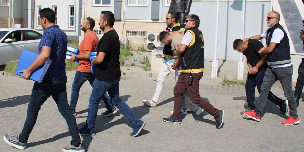 Depremzede vatandaşları dolandıran 14 şüpheli tutuklandı
