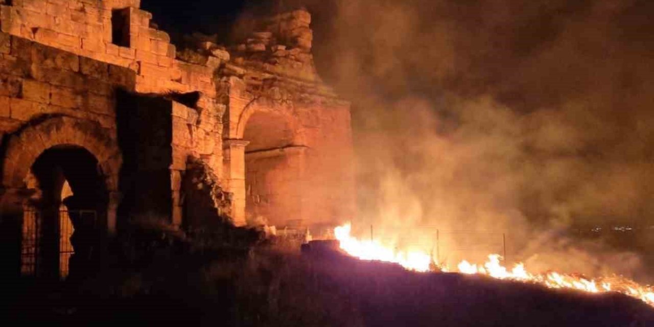Tarihi antik kentte korkutan yangın