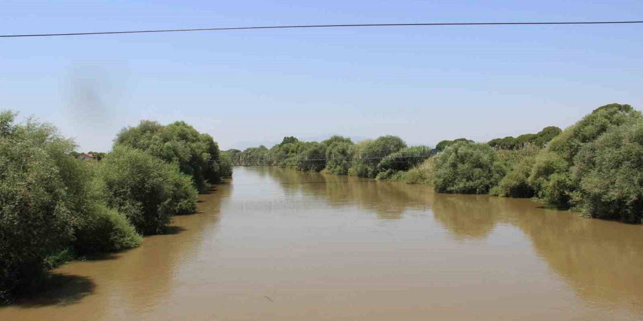 Menderes’in debisi çiftçileri sevindiriyor