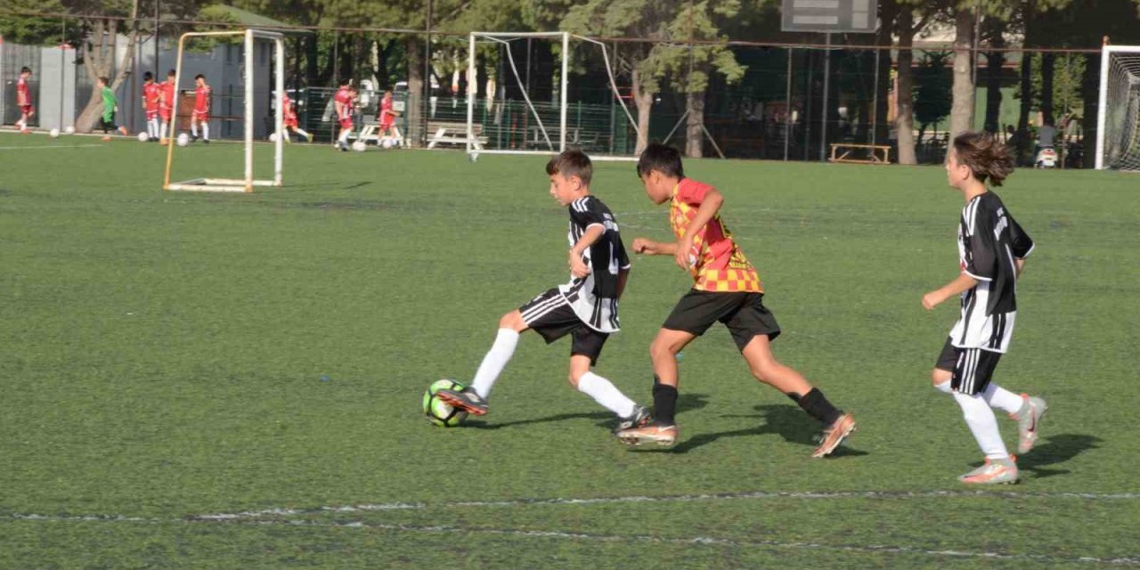 Kırkağaç Acar İdman Yurdu U-11 takımı namağlup şampiyon