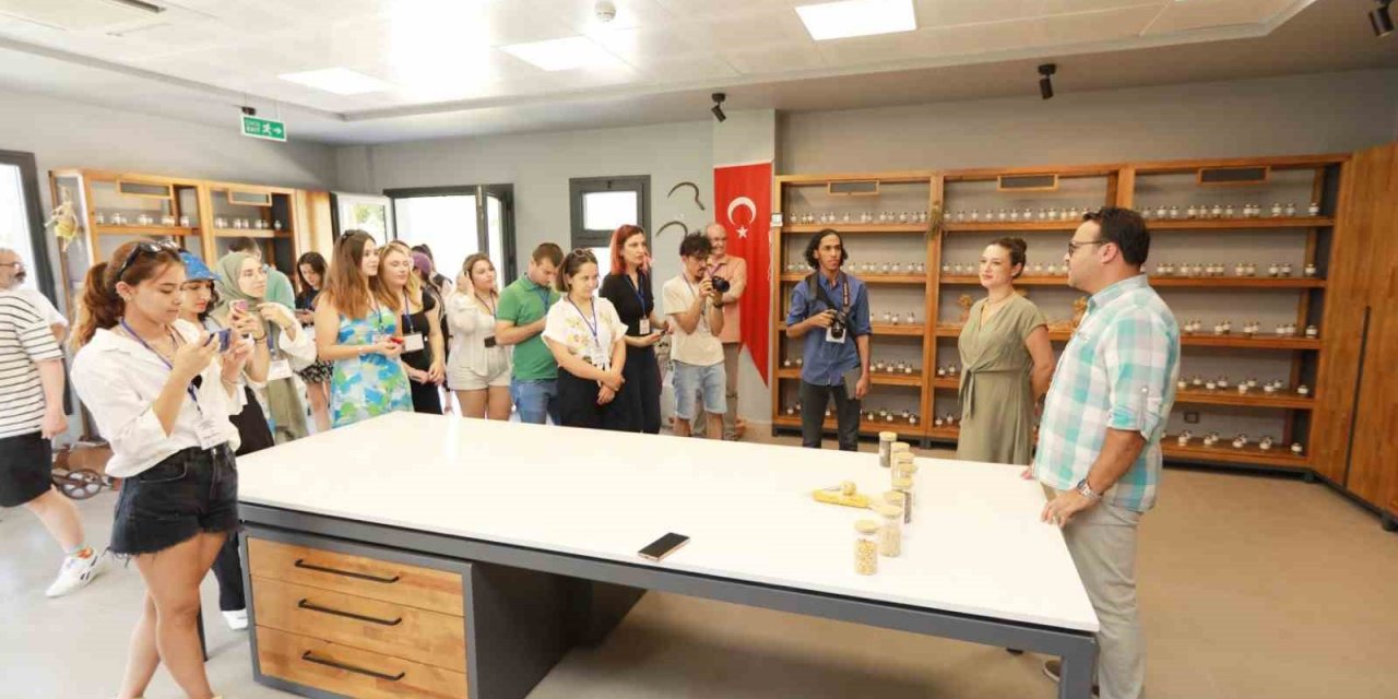 Genç gazeteciler Efes’te ustalarla buluştu