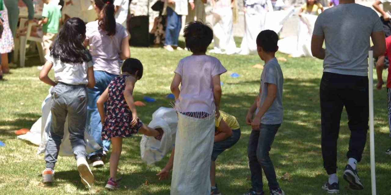 Vali Karadeniz ve eşi koruyucu aileler ve çocuklarıyla piknikte buluştu