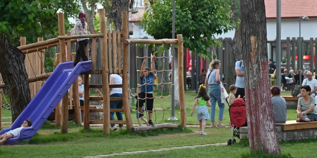 Akhisarlılar Şehit Necdi Şentürk Parkı’nı çok beğendi