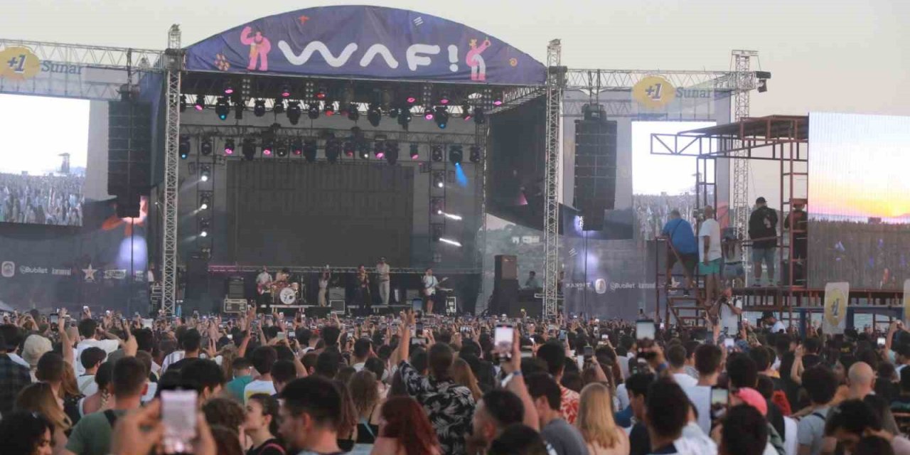 Selçuk Pamucak Sahilinde What A Fest zamanı