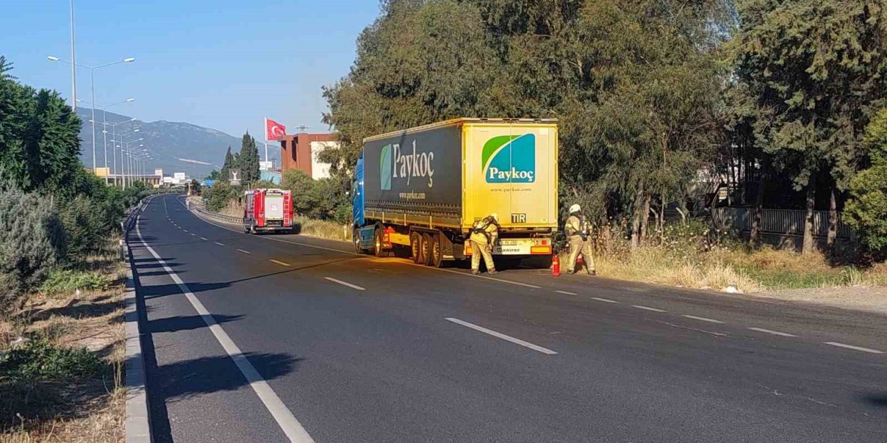 Kemalpaşa’da asit yüklü tırda sızıntı paniği