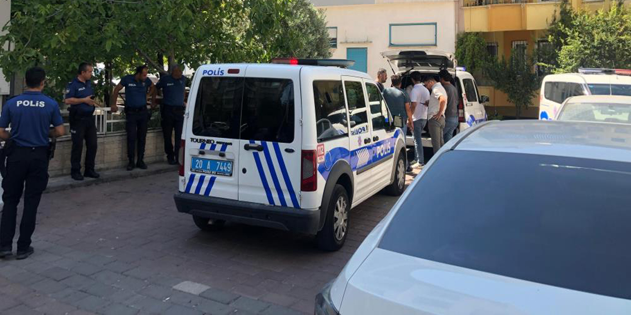 Sevgilisini sırtından bıçakladı