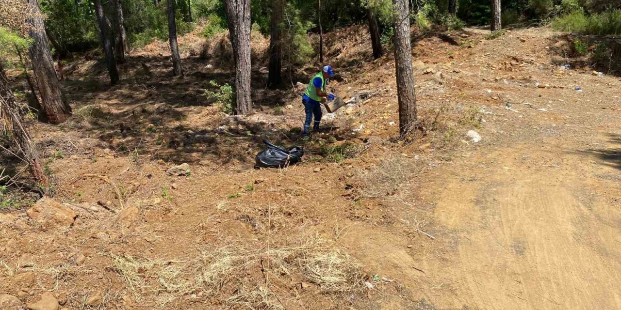 Marmaris Belediyesi geniş bir alanda temizlik çalışmalarını sürdürüyor