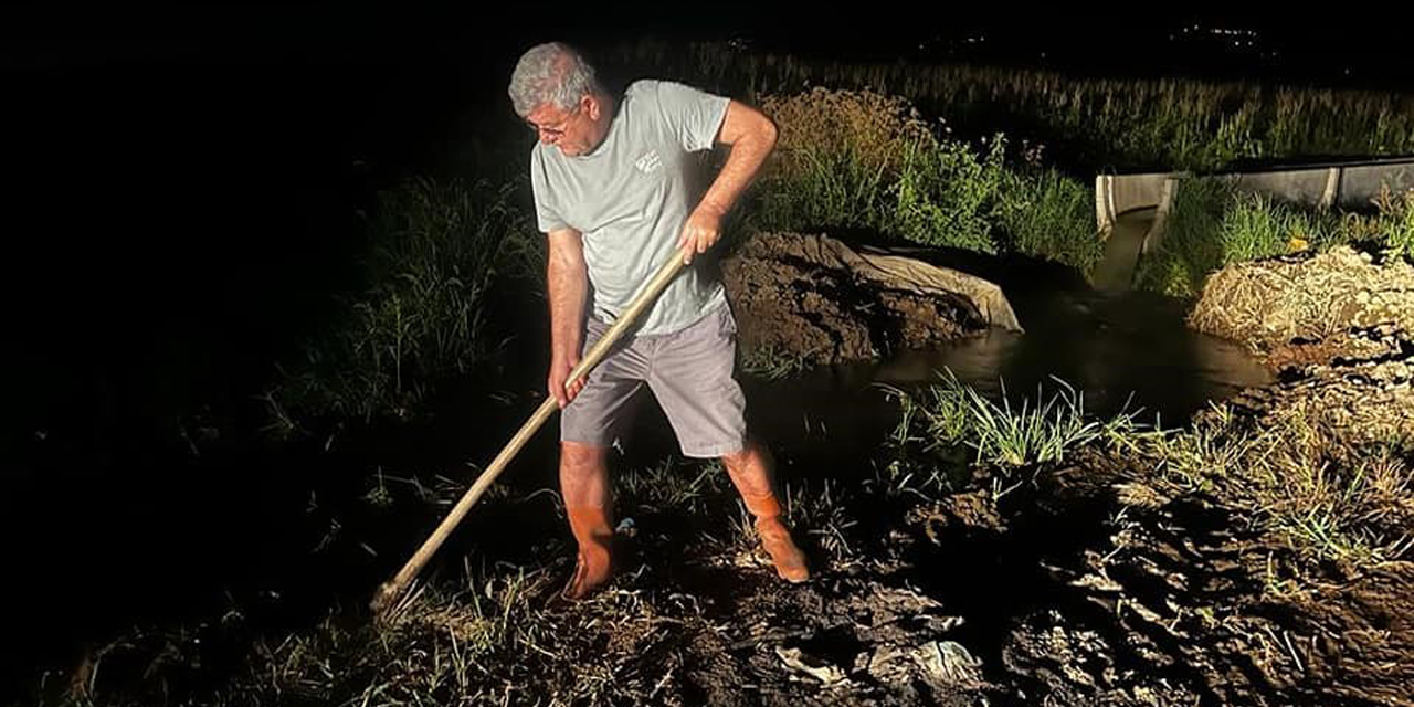 Vekillik vazifesini tamamlayan Posacı, küreğini eline aldı