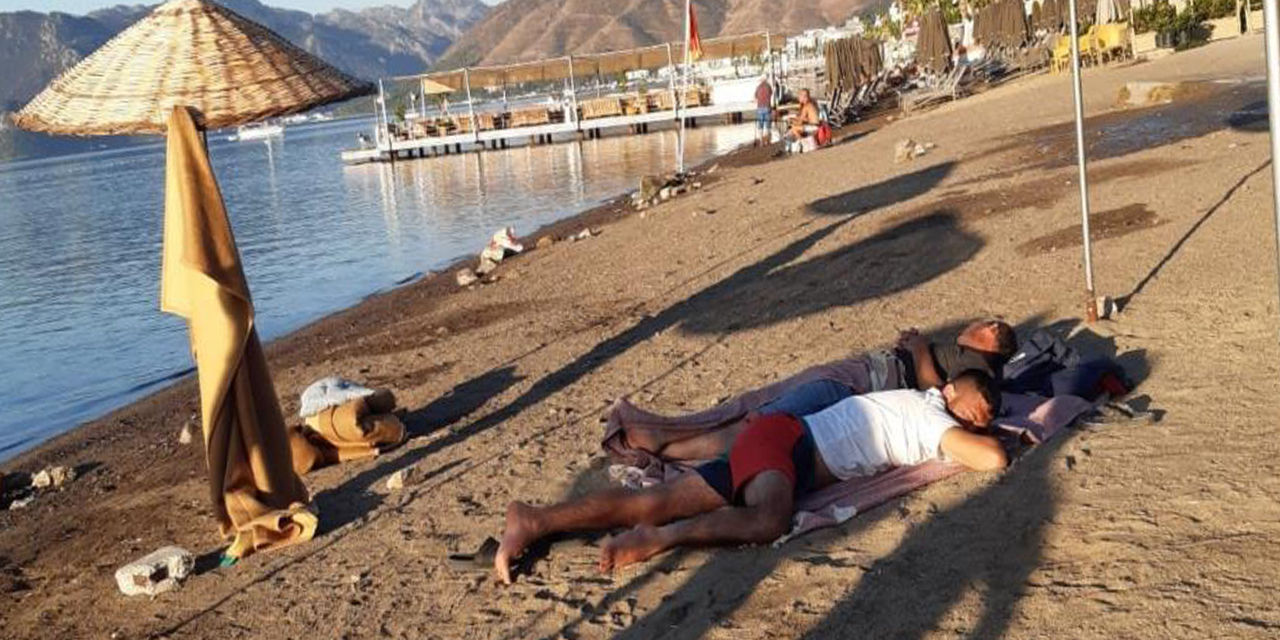 Plajlarda konaklayanlar dikkat çekiyor