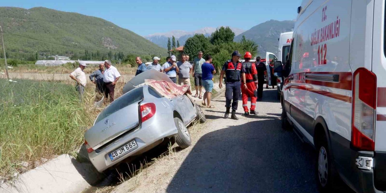 Seydikemer’de otomobil şarampole devrildi: 1 ölü