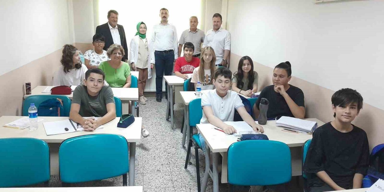 Soma ve Kırkağaç’ta eğitim hizmetleri sorunsuz sürüyor