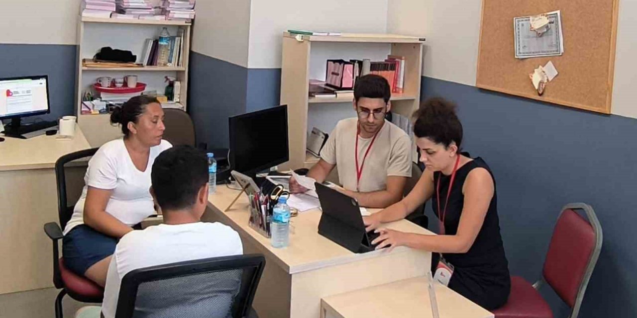 Bayraklı Belediyesinden YKS’de tercih desteği