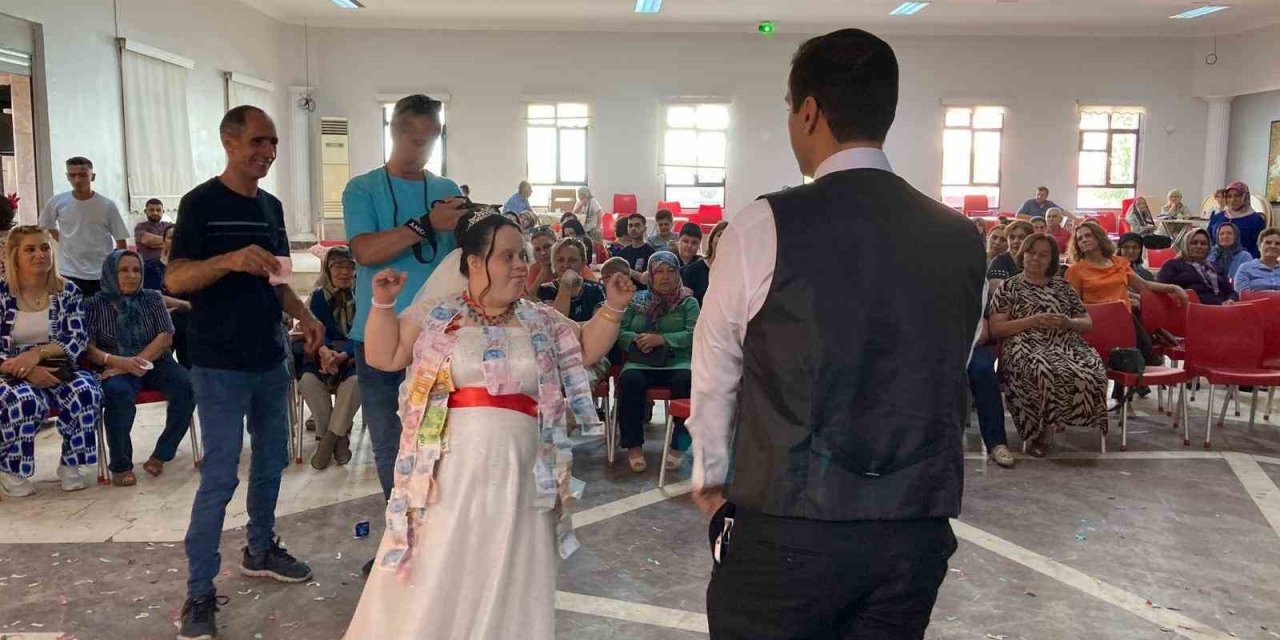 Down sendromlu kıza gerçeği aratmayacak düğün