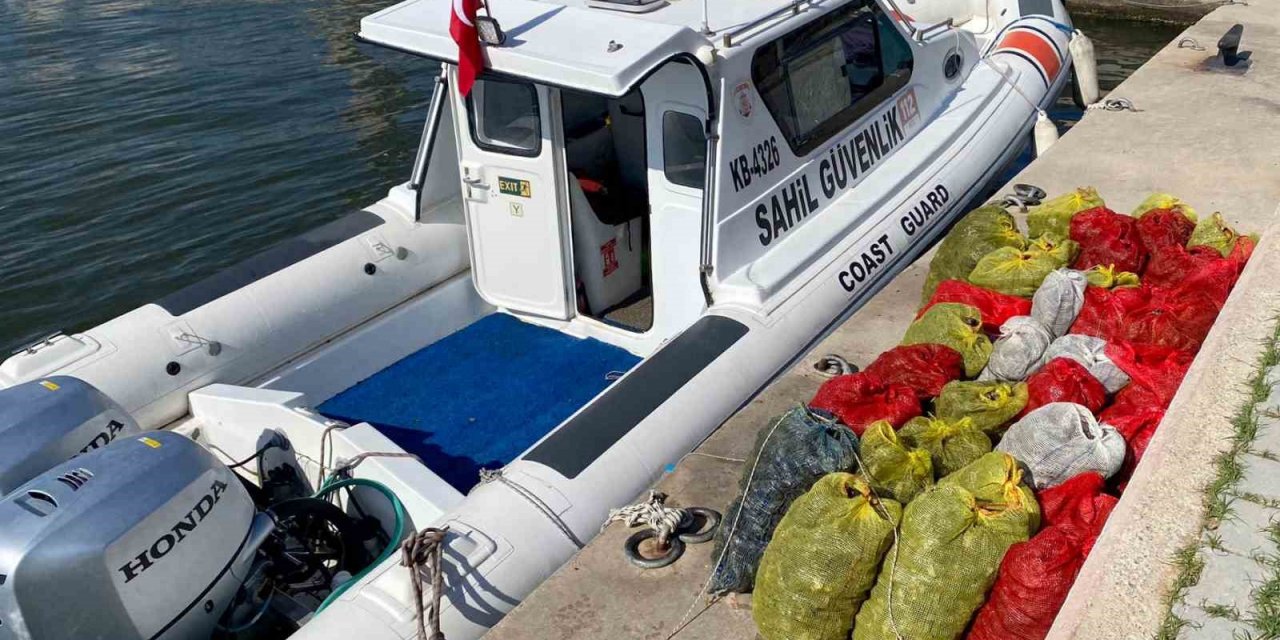 İzmir’de kaçak avlananlar Sahil Güvenlik’e yakalandı